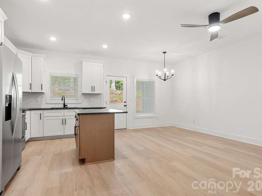520 Carolyn Lane, Charlotte, NC 28213.  MLS# CAR4422670, YatesRealty ID 52406. 