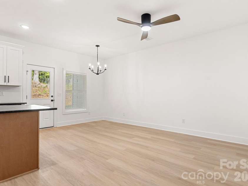 520 Carolyn Lane, Charlotte, NC 28213.  MLS# CAR4422670, YatesRealty ID 52406. 