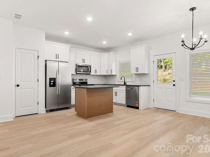 520 Carolyn Lane, Charlotte, NC 28213.  MLS# CAR4422670, YatesRealty ID 52406. 