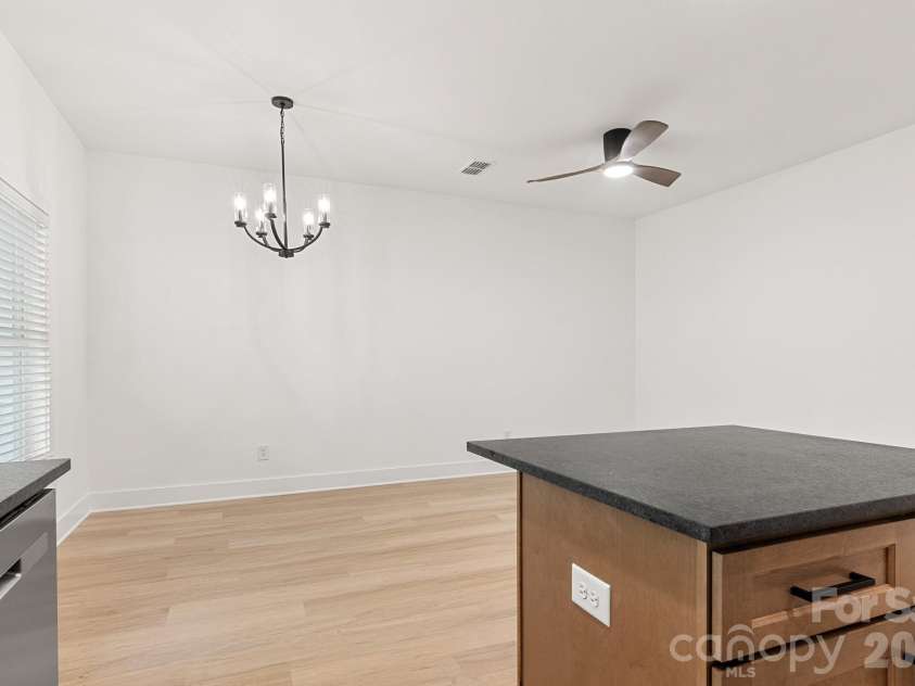 520 Carolyn Lane, Charlotte, NC 28213.  MLS# CAR4422670, YatesRealty ID 52406. 