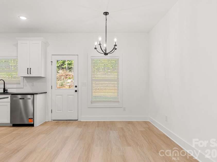 520 Carolyn Lane, Charlotte, NC 28213.  MLS# CAR4422670, YatesRealty ID 52406. 