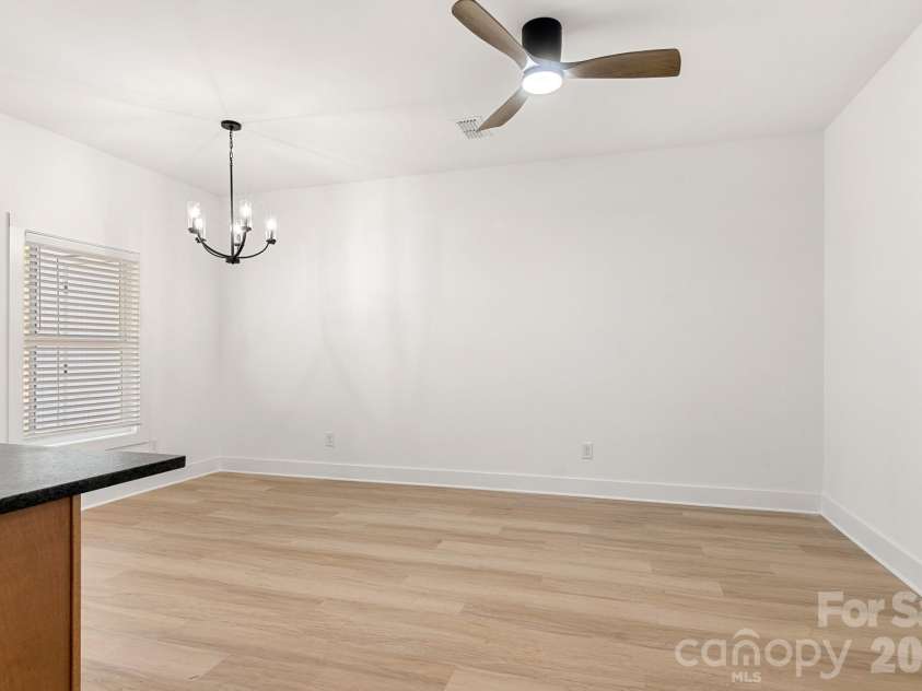 520 Carolyn Lane, Charlotte, NC 28213.  MLS# CAR4422670, YatesRealty ID 52406. 