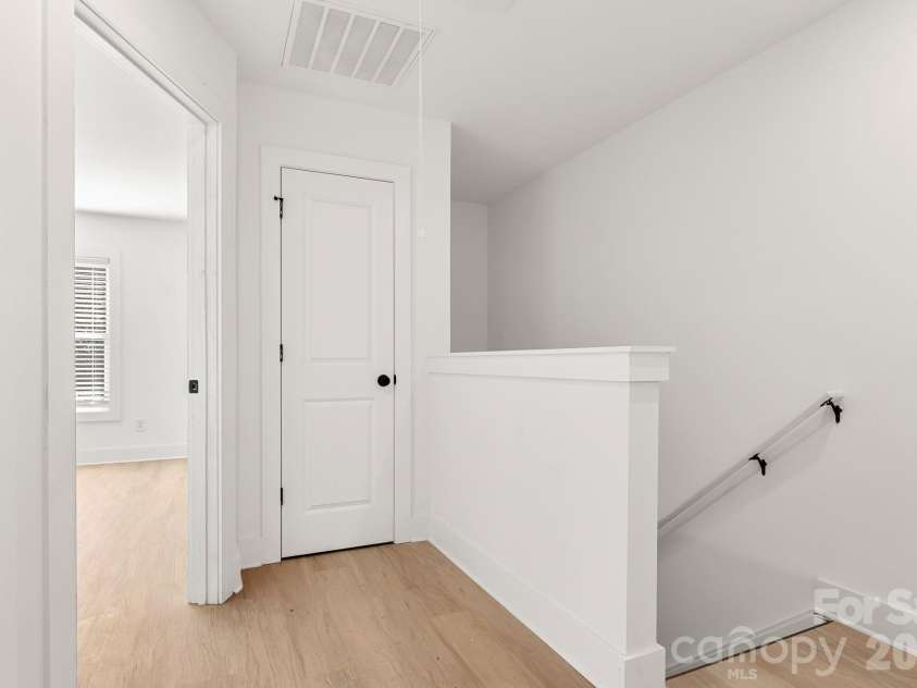 520 Carolyn Lane, Charlotte, NC 28213.  MLS# CAR4422670, YatesRealty ID 52406. 
