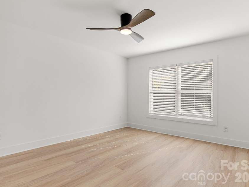 520 Carolyn Lane, Charlotte, NC 28213.  MLS# CAR4422670, YatesRealty ID 52406. 