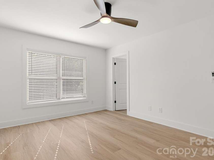 520 Carolyn Lane, Charlotte, NC 28213.  MLS# CAR4422670, YatesRealty ID 52406. 