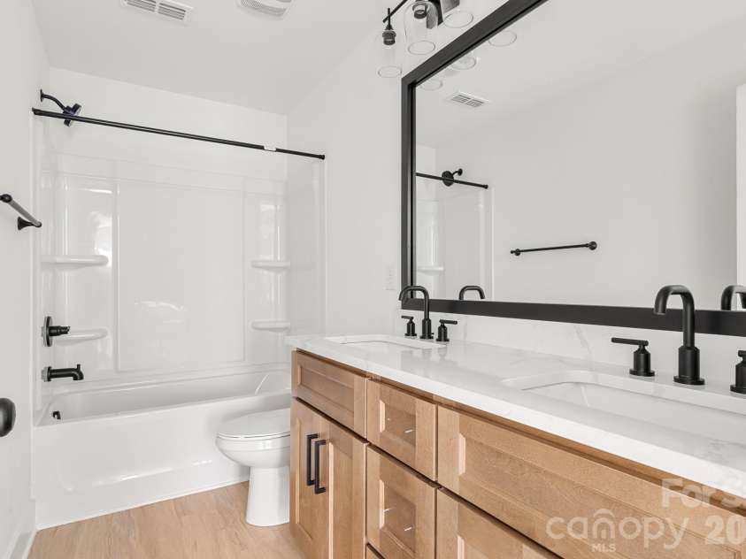 520 Carolyn Lane, Charlotte, NC 28213.  MLS# CAR4422670, YatesRealty ID 52406. 
