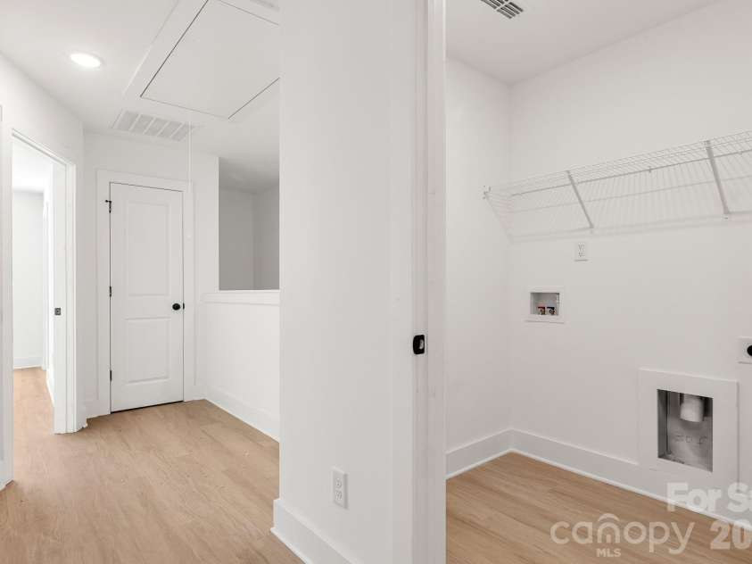 520 Carolyn Lane, Charlotte, NC 28213.  MLS# CAR4422670, YatesRealty ID 52406. 