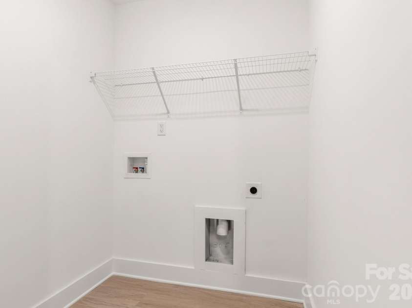520 Carolyn Lane, Charlotte, NC 28213.  MLS# CAR4422670, YatesRealty ID 52406. 