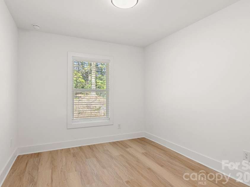 520 Carolyn Lane, Charlotte, NC 28213.  MLS# CAR4422670, YatesRealty ID 52406. 