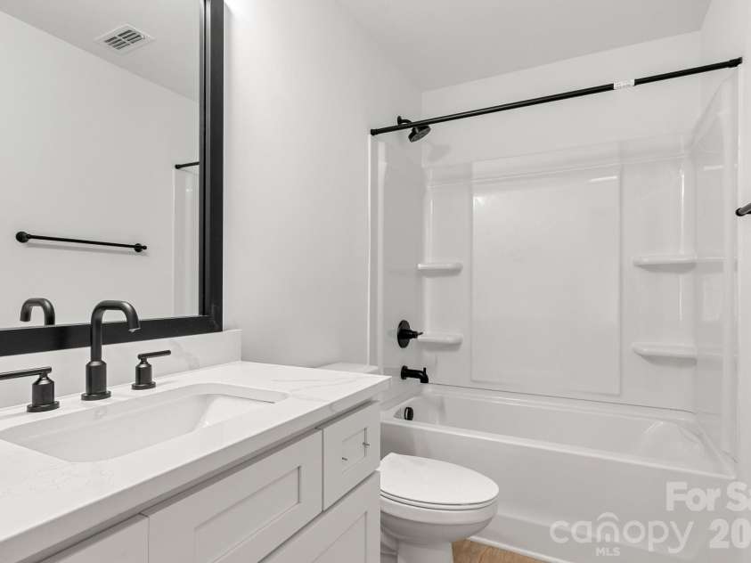 520 Carolyn Lane, Charlotte, NC 28213.  MLS# CAR4422670, YatesRealty ID 52406. 