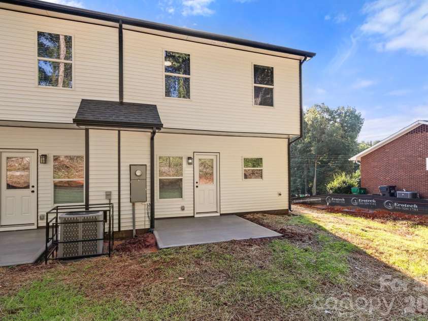 520 Carolyn Lane, Charlotte, NC 28213.  MLS# CAR4422670, YatesRealty ID 52406. 
