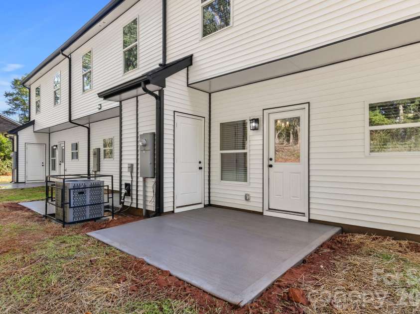 520 Carolyn Lane, Charlotte, NC 28213.  MLS# CAR4422670, YatesRealty ID 52406. 