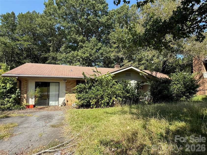 6737 Cardigan Avenue, Charlotte, NC 28215.  MLS# CAR4426684, YatesRealty ID 52409. 