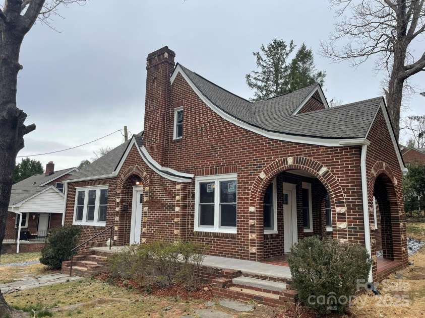 108 Evans Street, Morganton, NC 28655.  MLS# CAR4221217, YatesRealty ID 5241. 