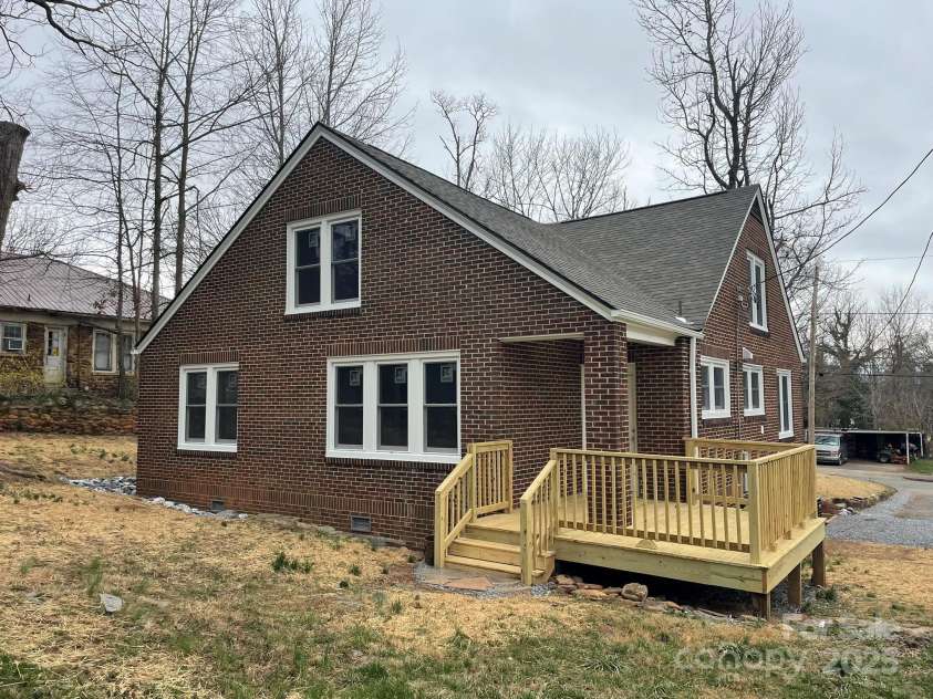 108 Evans Street, Morganton, NC 28655.  MLS# CAR4221217, YatesRealty ID 5241. 