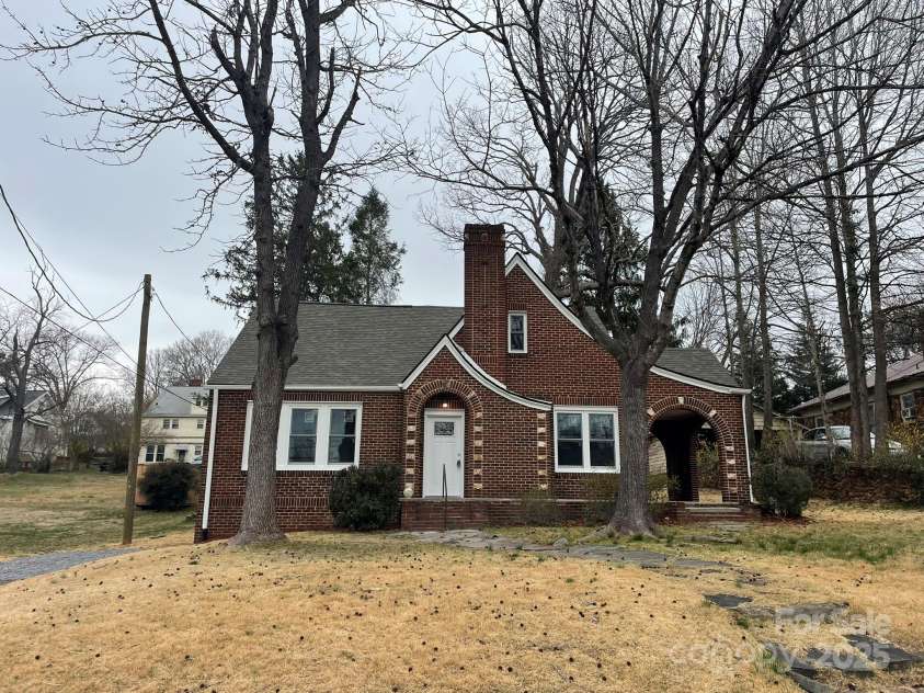 108 Evans Street, Morganton, NC 28655.  MLS# CAR4221217, YatesRealty ID 5241. 