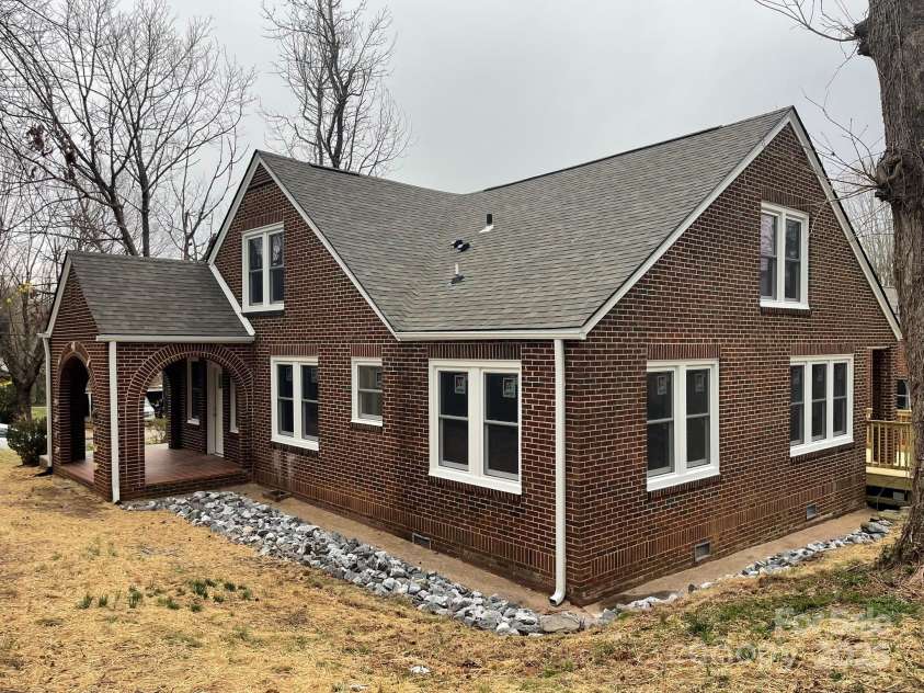 108 Evans Street, Morganton, NC 28655.  MLS# CAR4221217, YatesRealty ID 5241. 