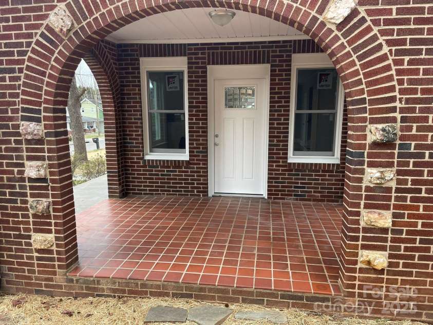 108 Evans Street, Morganton, NC 28655.  MLS# CAR4221217, YatesRealty ID 5241. 