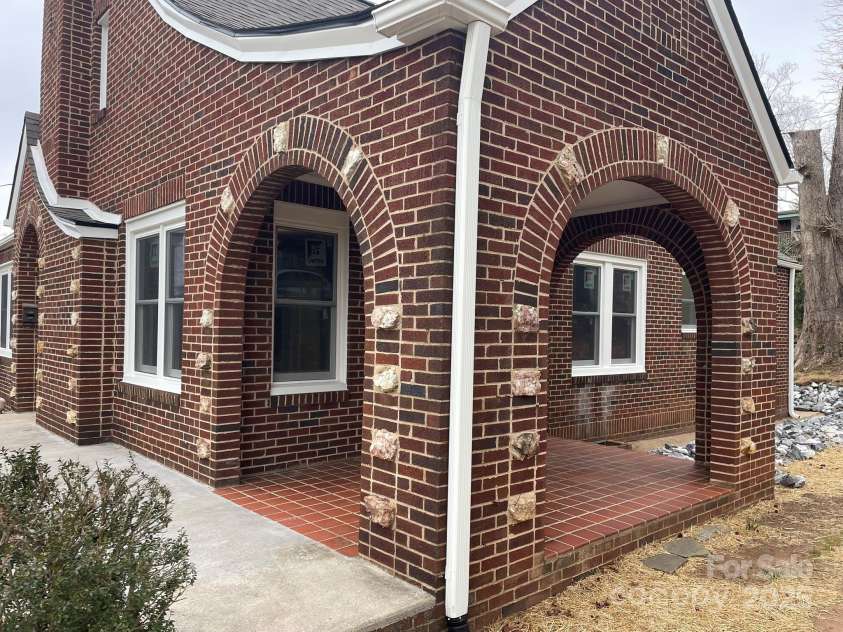 108 Evans Street, Morganton, NC 28655.  MLS# CAR4221217, YatesRealty ID 5241. 