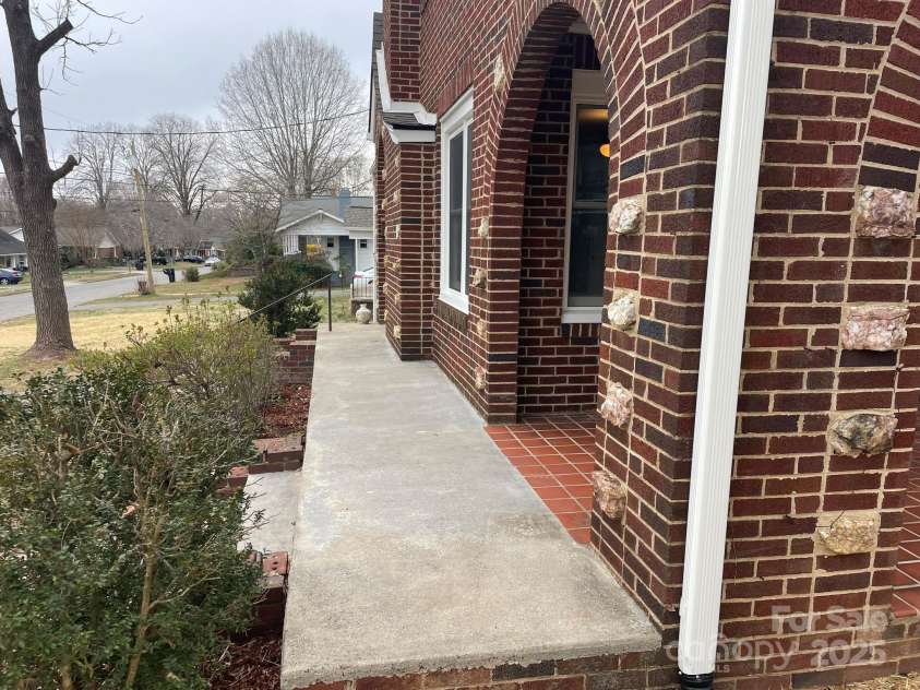 108 Evans Street, Morganton, NC 28655.  MLS# CAR4221217, YatesRealty ID 5241. 