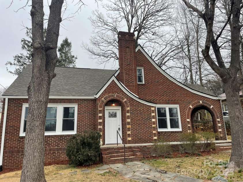 108 Evans Street, Morganton, NC 28655.  MLS# CAR4221217, YatesRealty ID 5241. 