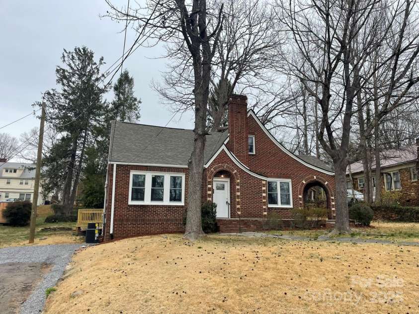 108 Evans Street, Morganton, NC 28655.  MLS# CAR4221217, YatesRealty ID 5241. 