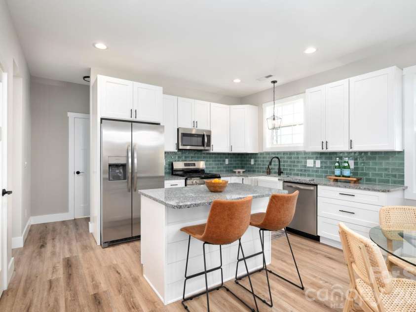 9 Myrtle Lee Cove, Arden, NC 28704.  MLS# CAR4355602, YatesRealty ID 5241. Kitchen Island Bar Seating