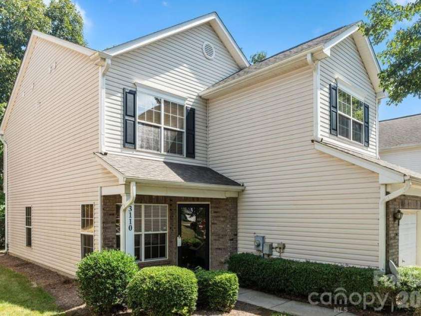 3110 Summerfield Ridge Lane, Matthews, NC 28105.  MLS# CAR4426370, YatesRealty ID 52410. 
