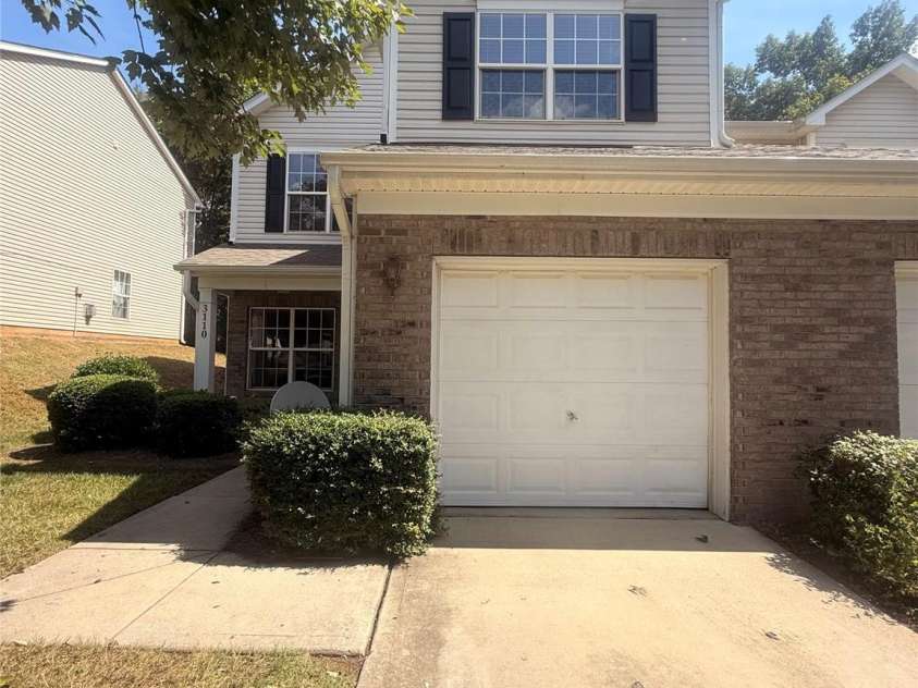 3110 Summerfield Ridge Lane, Matthews, NC 28105.  MLS# CAR4426370, YatesRealty ID 52410. 