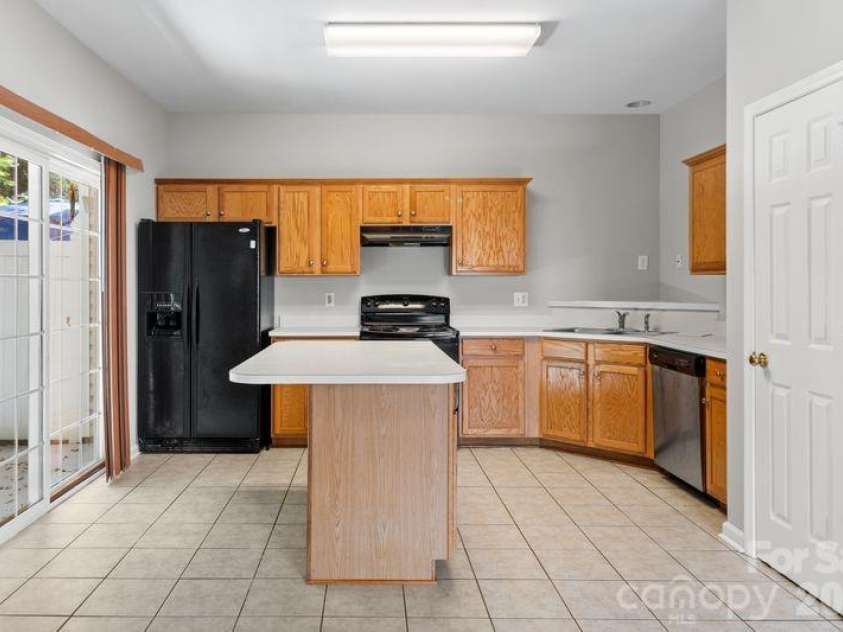3110 Summerfield Ridge Lane, Matthews, NC 28105.  MLS# CAR4426370, YatesRealty ID 52410. 