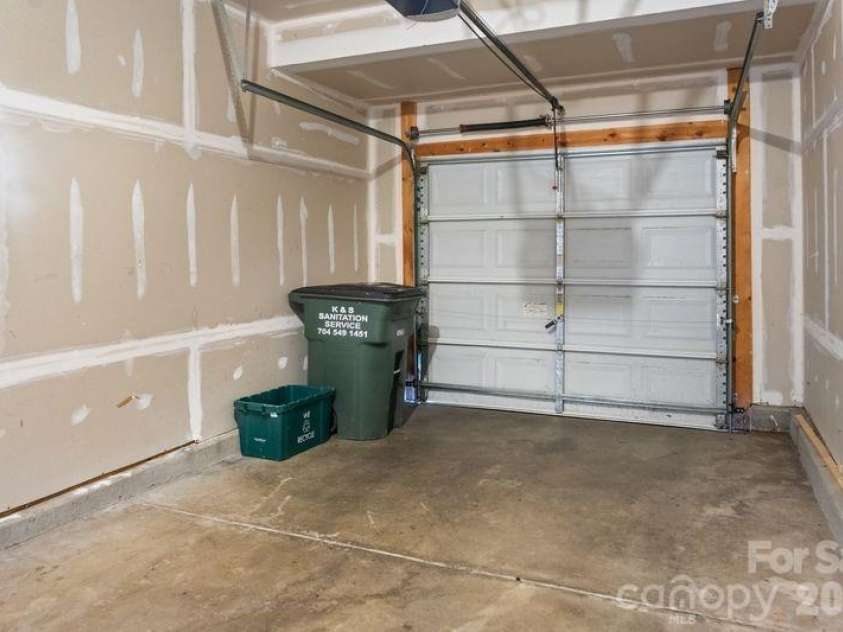 3110 Summerfield Ridge Lane, Matthews, NC 28105.  MLS# CAR4426370, YatesRealty ID 52410. 