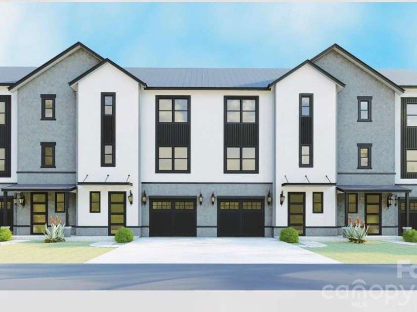 2100 Bombay Way, Charlotte, NC 28208.  MLS# CAR4347219, YatesRealty ID 52411. 