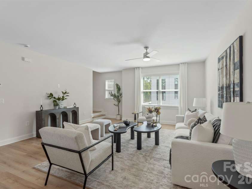 2100 Bombay Way, Charlotte, NC 28208.  MLS# CAR4347219, YatesRealty ID 52411. 
