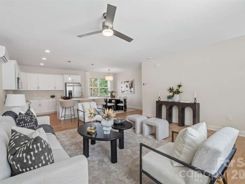 2100 Bombay Way, Charlotte, NC 28208.  MLS# CAR4347219, YatesRealty ID 52411. 