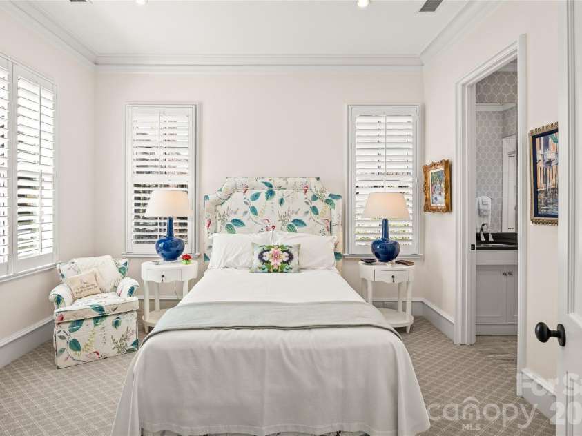 122 Cottage Place, Charlotte, NC 28207.  MLS# CAR4424889, YatesRealty ID 52413. Bedroom 2