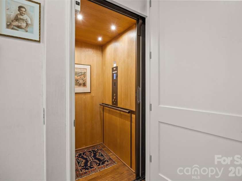 122 Cottage Place, Charlotte, NC 28207.  MLS# CAR4424889, YatesRealty ID 52413. Elevator