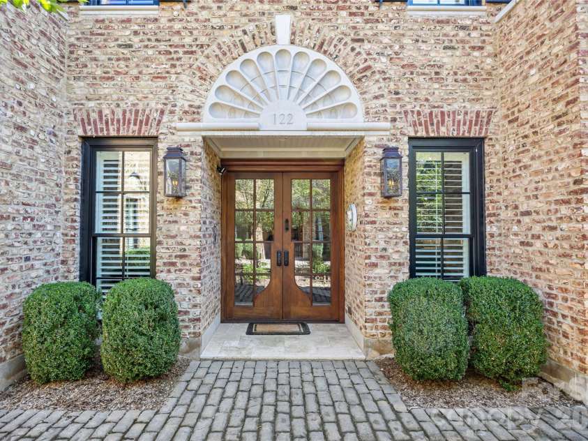 122 Cottage Place, Charlotte, NC 28207.  MLS# CAR4424889, YatesRealty ID 52413. Entry to Unit