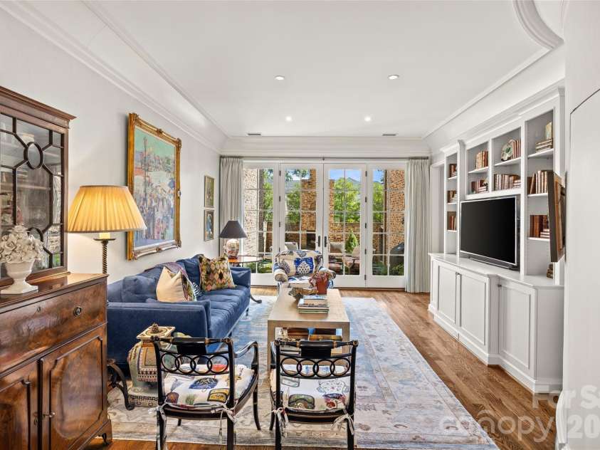 122 Cottage Place, Charlotte, NC 28207.  MLS# CAR4424889, YatesRealty ID 52413. Family Room