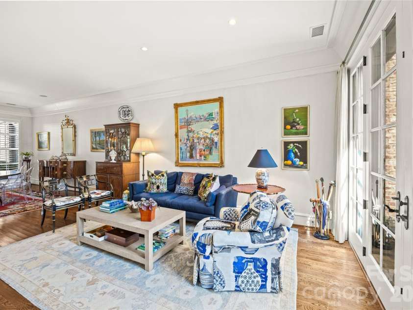 122 Cottage Place, Charlotte, NC 28207.  MLS# CAR4424889, YatesRealty ID 52413. Family Room