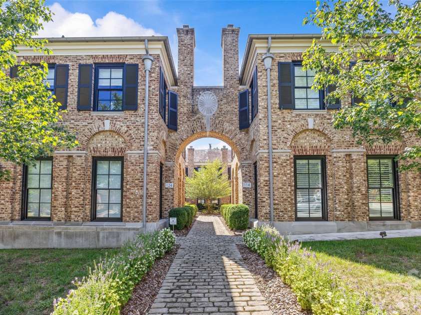 122 Cottage Place, Charlotte, NC 28207.  MLS# CAR4424889, YatesRealty ID 52413. Front Exterior