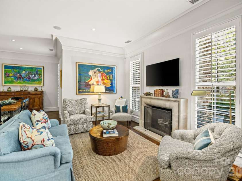 122 Cottage Place, Charlotte, NC 28207.  MLS# CAR4424889, YatesRealty ID 52413. Living Room