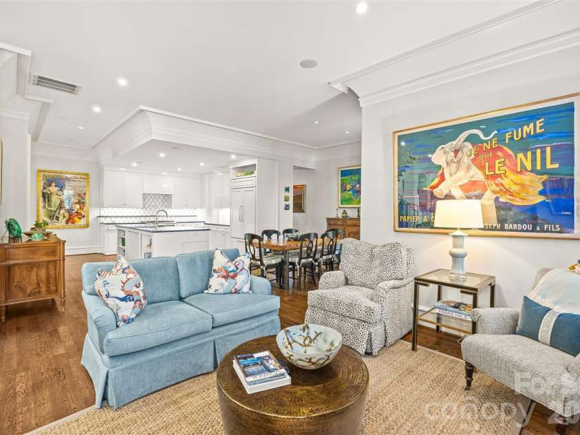 122 Cottage Place, Charlotte, NC 28207.  MLS# CAR4424889, YatesRealty ID 52413. Living Room