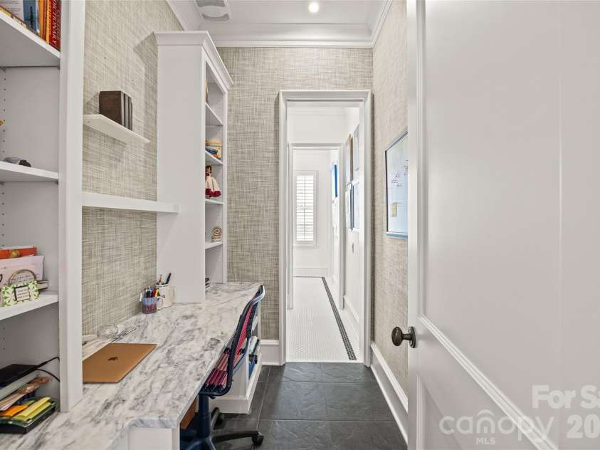 122 Cottage Place, Charlotte, NC 28207.  MLS# CAR4424889, YatesRealty ID 52413. Office
