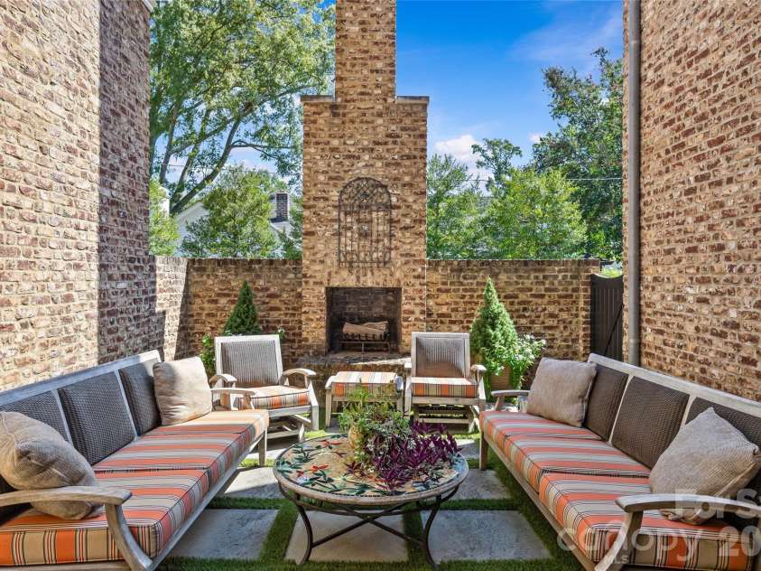 122 Cottage Place, Charlotte, NC 28207.  MLS# CAR4424889, YatesRealty ID 52413. Patio