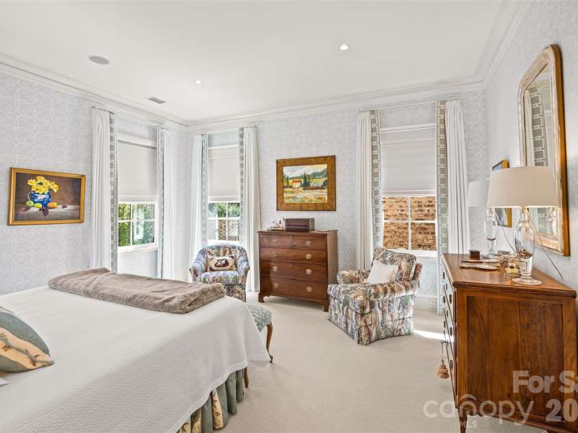 122 Cottage Place, Charlotte, NC 28207.  MLS# CAR4424889, YatesRealty ID 52413. Primary Suite