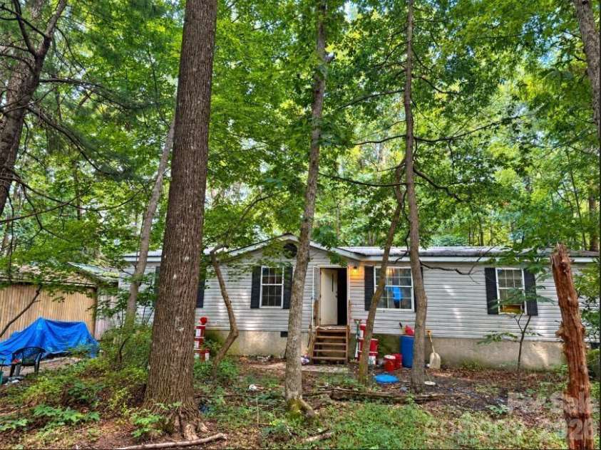 169 Bob Cat Spur Lane, Hendersonville, NC 28792.  MLS# CAR4427534, YatesRealty ID 52417. 