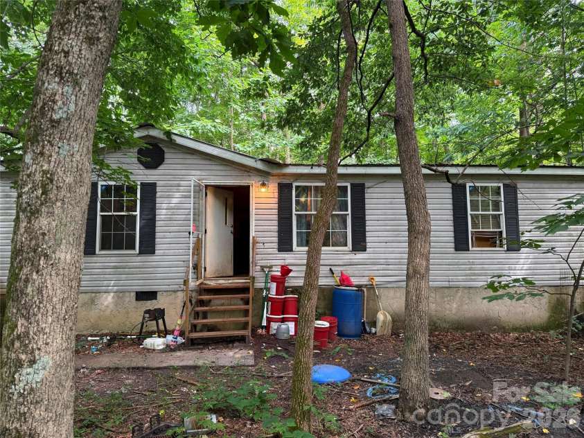 169 Bob Cat Spur Lane, Hendersonville, NC 28792.  MLS# CAR4427534, YatesRealty ID 52417. 