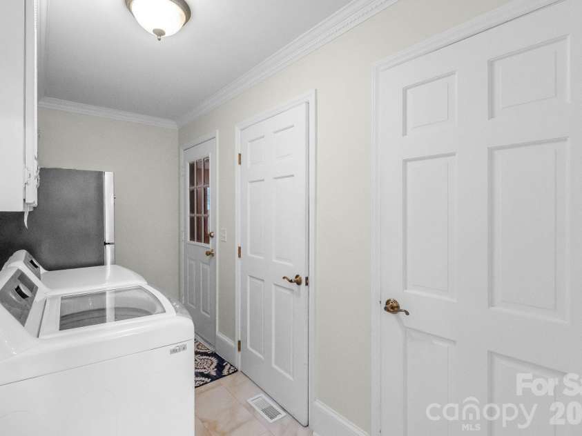 2101 Wittstock Drive, Charlotte, NC 28210.  MLS# CAR4427401, YatesRealty ID 52418. 