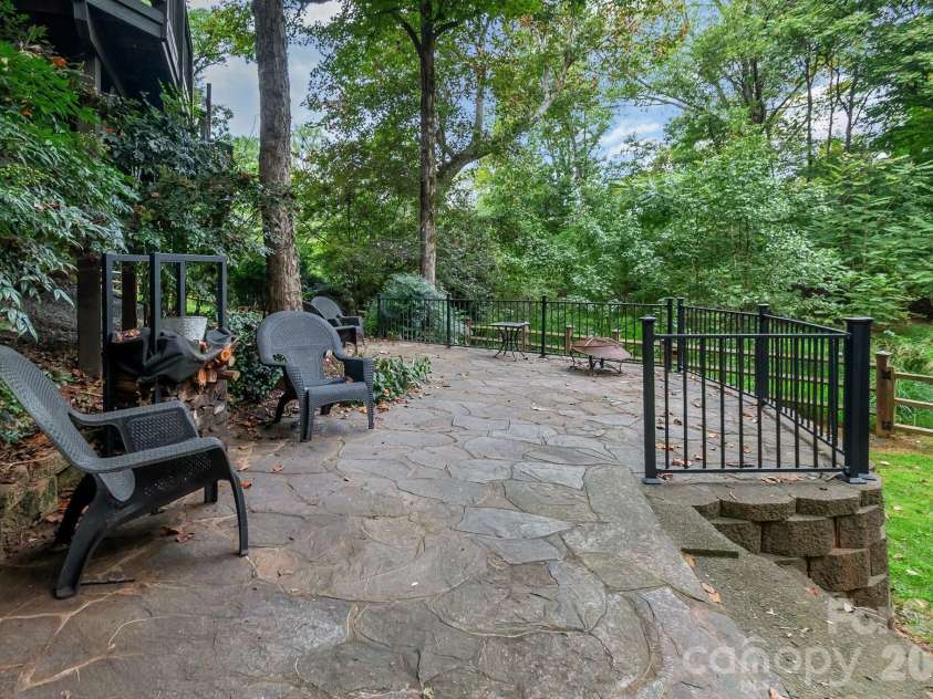 2101 Wittstock Drive, Charlotte, NC 28210.  MLS# CAR4427401, YatesRealty ID 52418. 