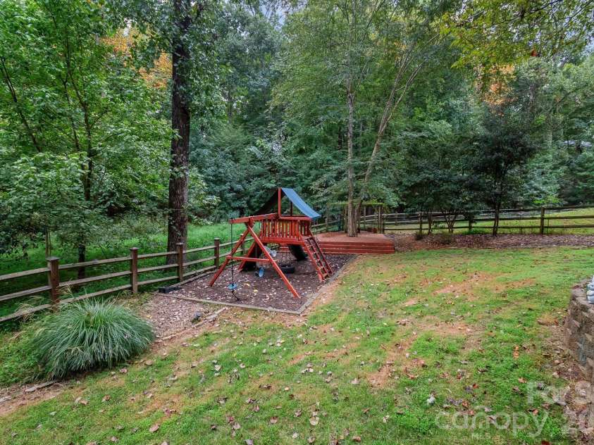 2101 Wittstock Drive, Charlotte, NC 28210.  MLS# CAR4427401, YatesRealty ID 52418. 